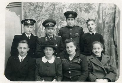 Сергей Иванович с женой, сыновьями и родственниками жены