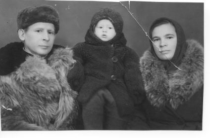 Семейная фотография 1956г, Сахалин, Муйский леспромхоз, начальник отдела кадров