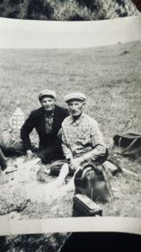 Дед Семён (слева) со своим другом