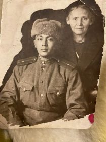 Николай с мамой Зинаидой