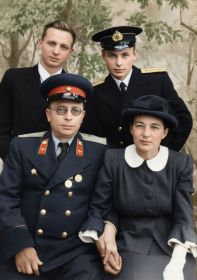 Сергей Иванович с женой и сыновьями