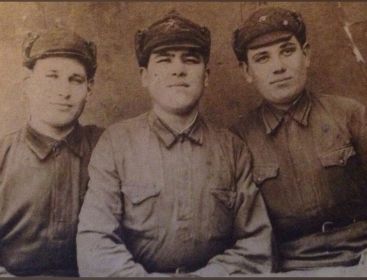 Первая фотография с сослуживцами