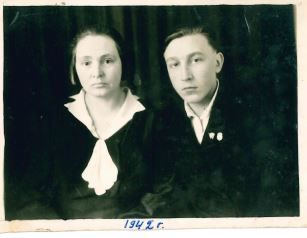 1942
