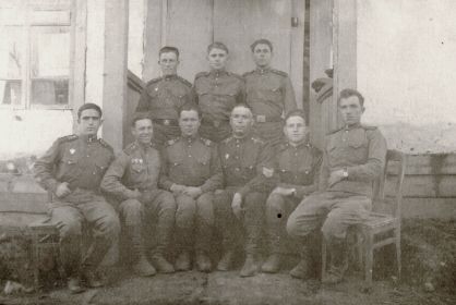 Старшина Зорин В. Д. в группе рядовых и сержантов Пашковской погранзаставы