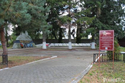 Братская могила. Калининградская область, Гурьевский городской округ, п. Орловка, северо-западнее замка "Нессельбек"