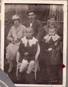 с семьей до войны 1939г.