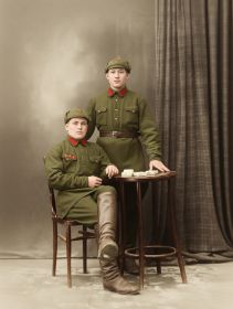 С однополчанином (фото обработано ии)
