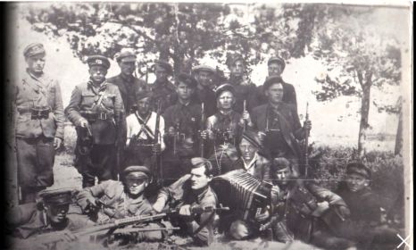 Группа партизан  отряда "Грозный" Первомайской бригады май 1943г. Белоруссия, Барановичевская область  Красносельские хутора