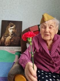 Бабушка Тамара празднует 80 лет Великой победе, на портрете наш дед, ее супруг фронтовик Трофимец Александр Степанович