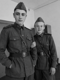 Владимир с Украинской медсестрой при обороне Одессы 1941 год