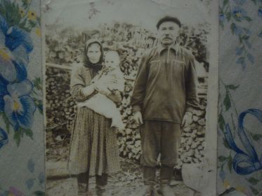 С женой Татьяной и внучкой Людой