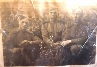 Боевые товарищи (Буянов Василий Осипович (слева) с сослуживцами - ст. Инза 03.03.1945 г.