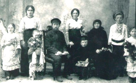 Дружная семья Ткачёвых