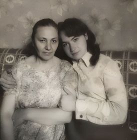 С младшей дочерью, Валентиной