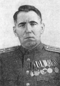 Голиков Ф.И. В Московской битве,фото из книги И.И.Муров в повседневной форме(образца 1943 года) и наградами «медаль «За оборону Москвы»,интересно направление галуна знака