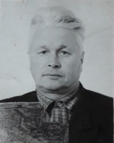 Дедушка после войны в мирное время