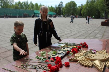 9 мая 2026г. 81 год Победы! (г. Новокузнецк ) Костина Виктория (6 лет), Костина Валерия (10 лет)