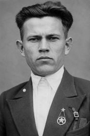 Младший лейтенант СЕРЕДИНЦЕВ К. Г. (фотография обработана с помощью ИИ (искусственного интеллекта).