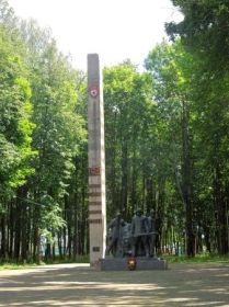 Захоронение: РОССИЯ: Смоленская область, Ельнинский муниципальный район, г. Ельня, центр, городской сквер, воинское кладбище.