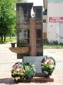 Захоронение: РОССИЯ: Смоленская область, Ельнинский муниципальный район, г. Ельня, центр, городской сквер, воинское кладбище.
