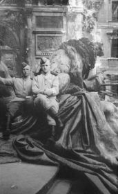 Фролов А.П. с сослуживцем