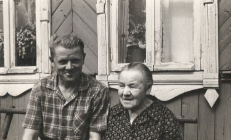 Александр с мамой Александрой Федоровной