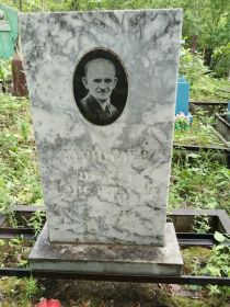 вид памятника на старом кладбище в п. Верх-Нейвинский.