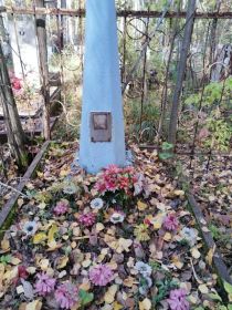 вид памятника в 2025г на старом кладбище п.Верх-Нейвинский
