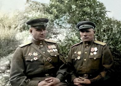 С командиром 34 бап Новиковым Василием Андреевичем (из архива семьи Новикова).