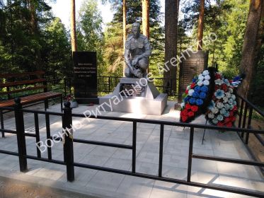 Захоронение: РОССИЯ: Тверская область, Старицкий район, Берновское сельское поселение, деревня Заречье, братское воинское захоронение.
