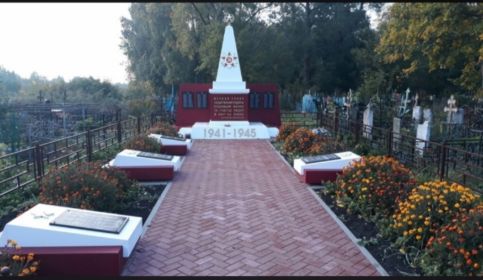 Обелиск в селе Остролучье