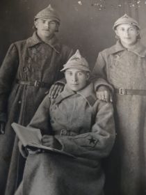 Федоров ФК сидит в центре