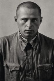 Штурман: ПЕТРОВ МИХАИЛ СЕРГЕЕВИЧ (1.11.1919-28.10.1943, пропал без вести), младший лейтенант.