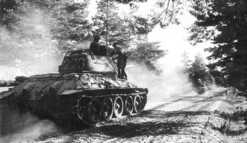 Танк Т-34-85, в т. ч. материальная часть 1201 самоходного артиллерийского Измаильского Краснознамённого полка.