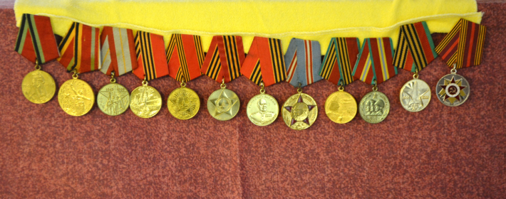 12 медалей
