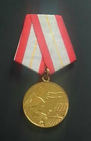 Юбилейная медаль "60 ЛЕТ ВООРУЖЕННЫХ СИЛ СССР"