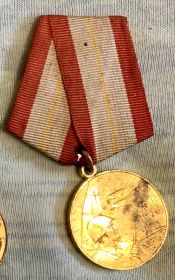 Юбилейная медаль "60 лет вооруженных сил ССР"