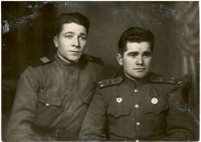 Гордеев Василий Дмитриевич (слева)