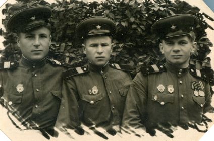 Полишкин Николай Григорьевич (справа)