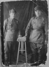 Слева - Кузнецов Георгий Васильевич, справа - неизвестный