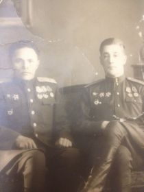 Михайлов Николай Александрович (справа)
