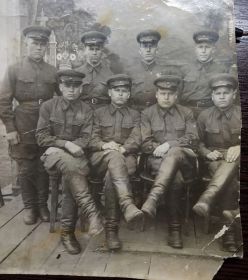 Тауснев Григорий Родионович, 1915 г. р(стоит 3 сле