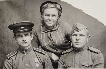 Филиппов Николай Васильевич (справа)