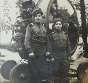 Горяев Семён Алексеевич (справа)