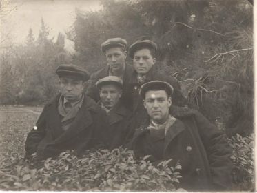 Михаил Романович Монцарж (справа в верхнем ряду)