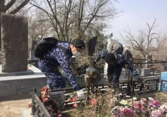 В Астрахани привели в порядок кладбища с захоронением солдат и офицеров