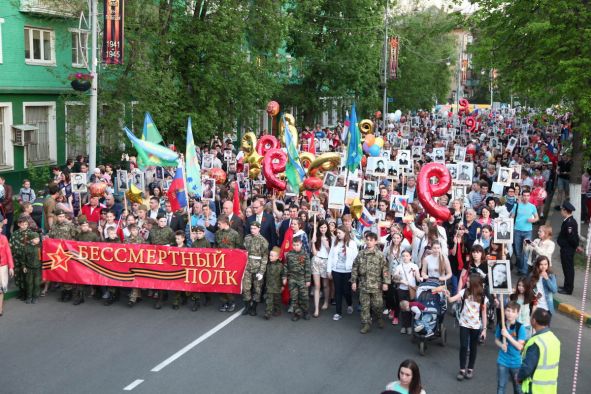 В подмосковном поселке Томилино в шествии Бессмертного полка приняли участие более 5 тыс. человек