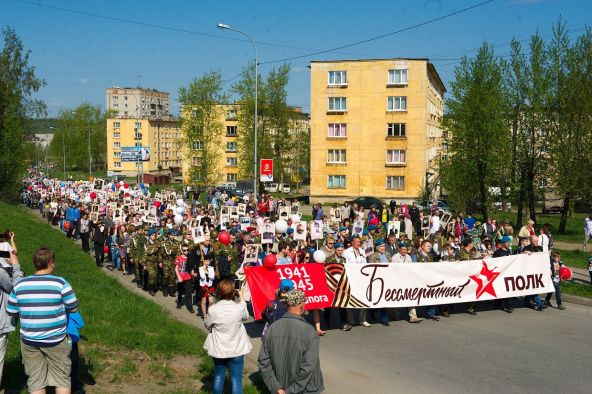 И вновь встаёт "Бессмертный полк"