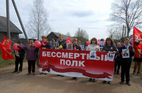 9 мая в деревне Орешки прошел Бессмертный полк