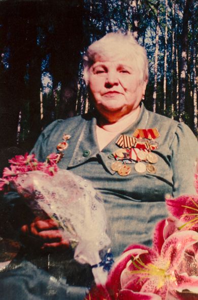 Шмелева (Тазарачева) Зинаида Александровна
